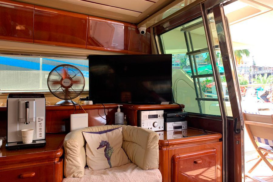 Alanya Yacht Rental 20m Ferretti 620